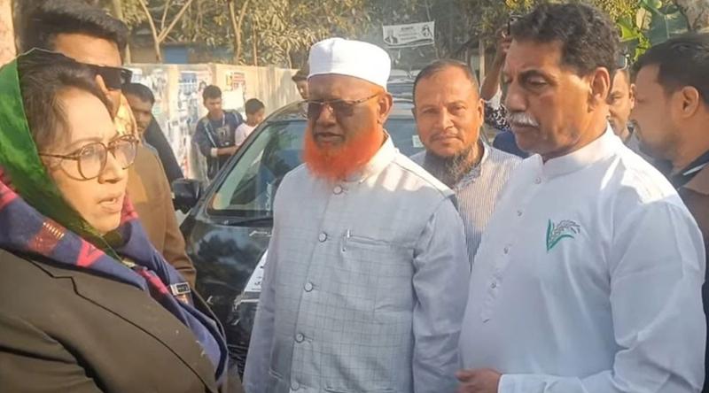 নরসিংদীতে একসঙ্গে একই কেন্দ্রে ভোট দিলেন ৩ প্রতিদ্বন্দ্বী প্রার্থী