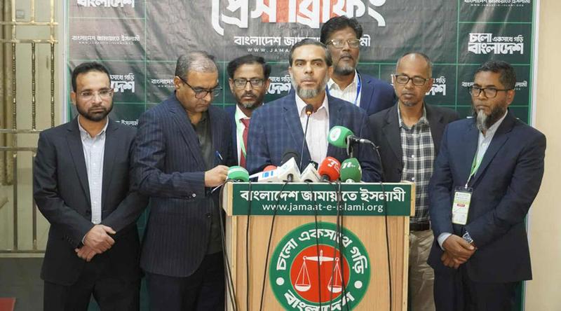 একটি দলের কর্মীরা ভোটার-এজেন্টদের কেন্দ্রে ঢুকতে বাধা দিচ্ছে, অভিযোগ জামায়াতে ইসলামীর