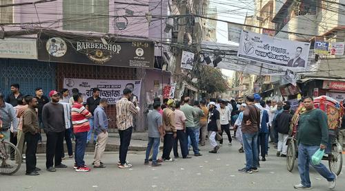 ঢাকা-১৩ আসনে বেলা গড়াতেই বাড়ছে ভোটার উপস্থিতি