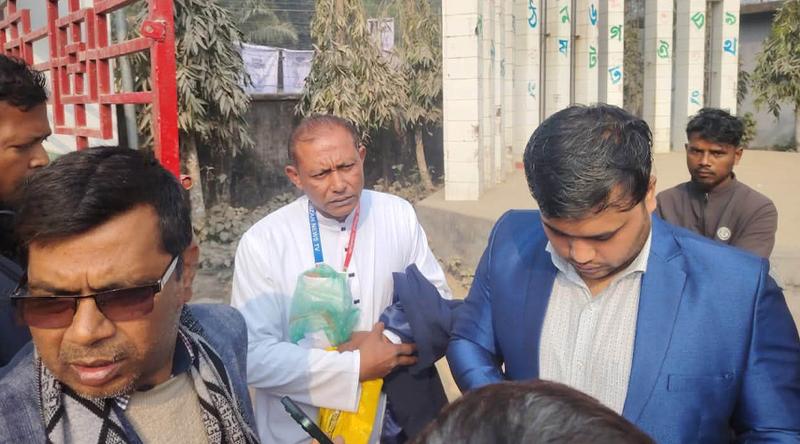 নমুনা ব্যালটসহ যুবশক্তির আহ্বায়ক আটক