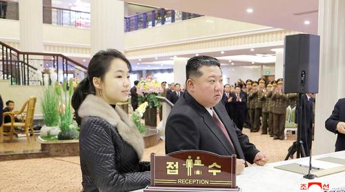 উত্তরসূরি হিসেবে মেয়েকে প্রস্তুত করছেন কিম জং উন