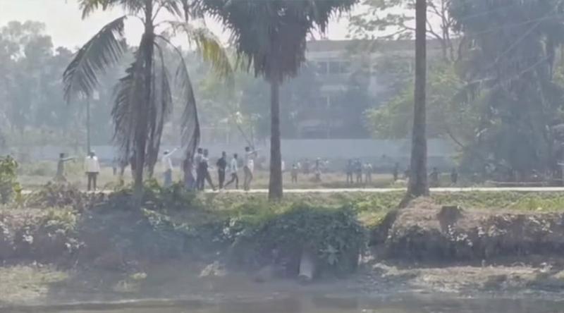 চৌদ্দগ্রামে ভোটকেন্দ্রের সামনে ৭টি ককটেল বিস্ফোরণ