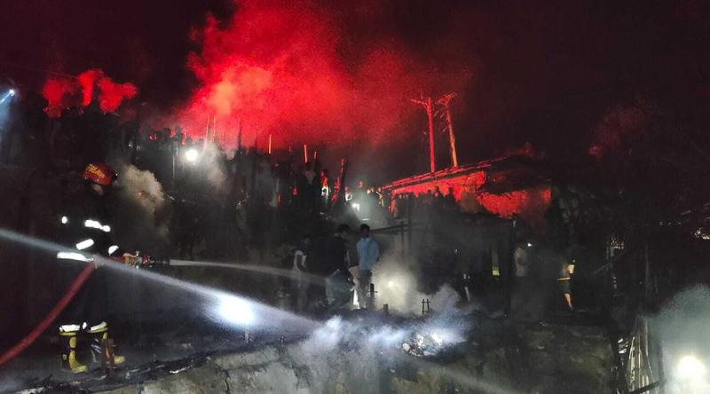 মধ্যরাতে রোহিঙ্গা ক্যাম্পে আগুন, ২ ঘণ্টার চেষ্টার নিয়ন্ত্রণে