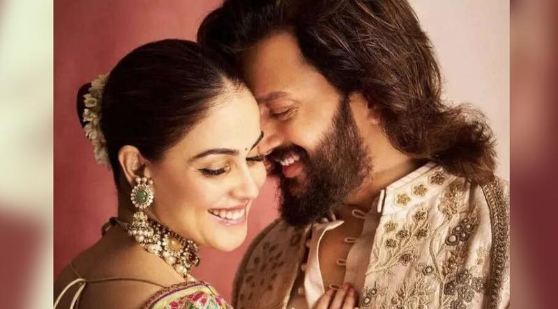 ২৪ বছরের প্রেম, তবুও মুগ্ধতা কাটেনি রিতেশ-জেনেলিয়ার