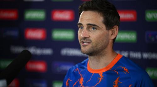 বাংলাদেশ সফরের পর এবারই প্রথম ফ্লাডলাইটে খেললাম: রায়ান কুক