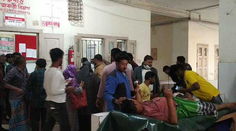 বাগেরহাটে নির্বাচন পরবর্তী পাল্টাপাল্টি হামলা ও সংঘর্ষে প্রাণ গেল ১ জনের, আহত অন্তত ৯০