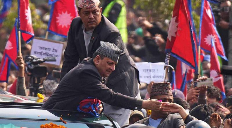 নেপালের ক্ষমতাচ্যুত রাজা জ্ঞানেন্দ্রকে কাঠমান্ডুতে হাজারো মানুষের সংবর্ধনা