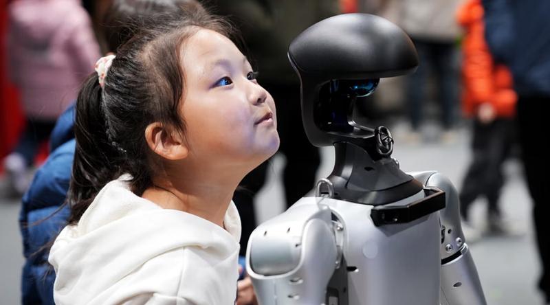 চীনের কমে আসা জনসংখ্যার আরেক সমাধান রোবট