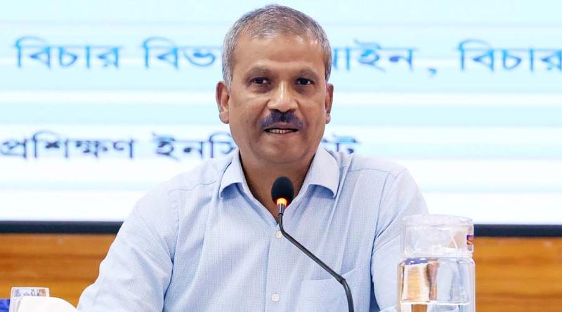 সমসাময়িক বিষয় নিয়ে আজ কথা বলবেন উপদেষ্টা আসিফ নজরুল