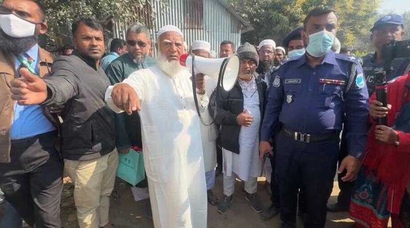 জামায়াতের নির্বাচনী জনসভায় নিহত কর্মীর পরিবারের দায়িত্ব নিলেন জামায়াত আমির