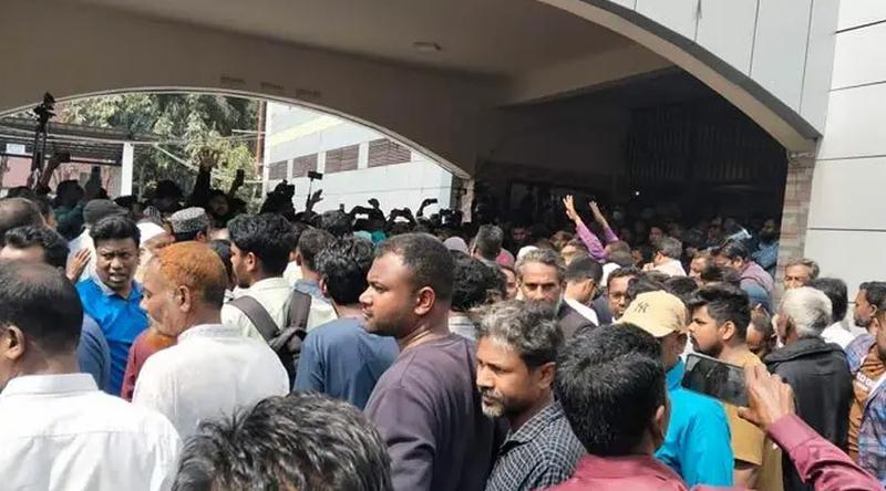 রংপুরে ভোট পুনর্গণনার দাবিতে ডিসি অফিস ঘেরাও বিএনপি নেতাকর্মীদের