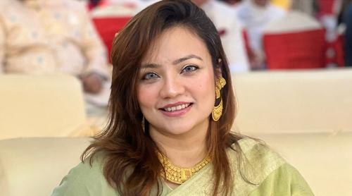 ফেসবুকে একাধিক স্ক্রিনশট ফাঁস করলেন ঢাবি শিক্ষক মোনামি!