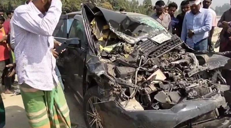 টাঙ্গাইলে প্রাইভেটকার-অটোভ্যানের মুখোমুখি সংঘর্ষে নিহত ২