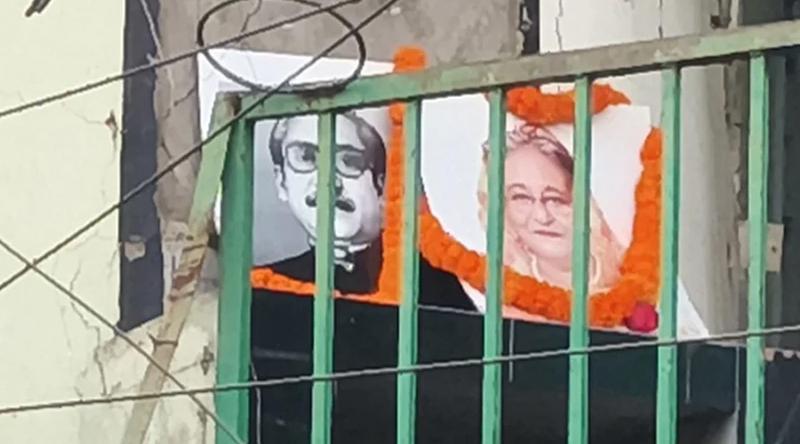 বিকেলে ‘জয় বাংলা’ স্লোগান, প্রতিবাদে রাতে আ.লীগ অফিসে আগুন