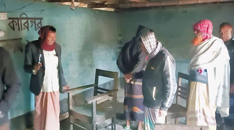 ঝিনাইদহে আওয়ামী লীগ অফিসে ভাঙচুর-অগ্নিসংযোগ