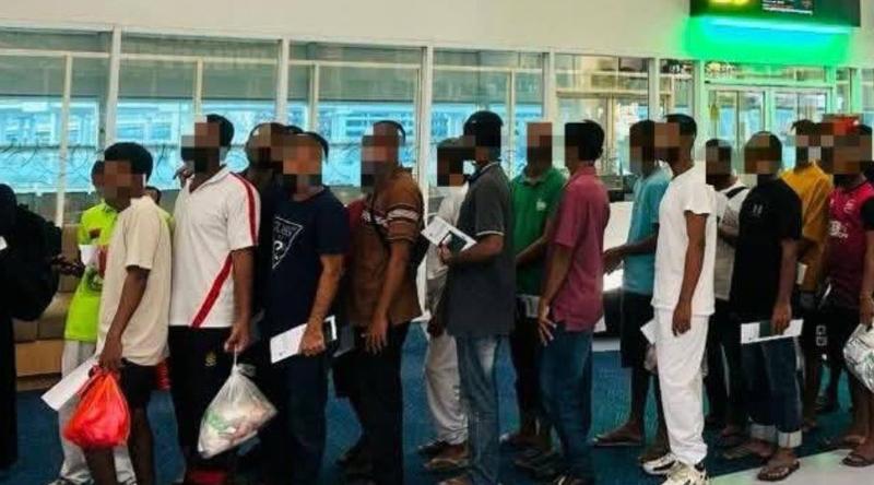 বাংলাদেশিসহ ১৮৪ অভিবাসীকে ফেরত পাঠাল মালয়েশিয়া