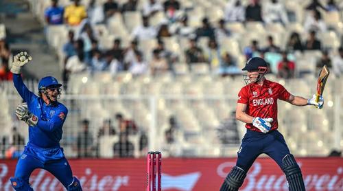 শ্বাসরুদ্ধকর ম্যাচে ইতালিকে ২৪ রানে হারাল ইংল্যান্ড