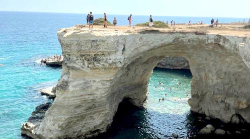 ভ্যালেন্টাইনস ডে-তেই ধসে পড়ল ইতালির বিখ্যাত ‘লাভার্স আর্চ’