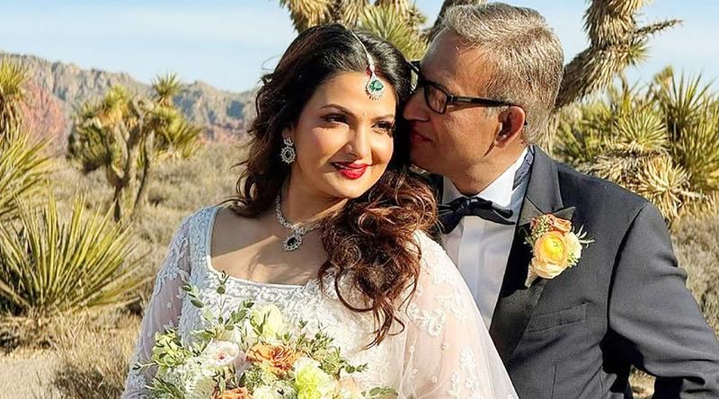 নিজের শহর ছেড়ে প্রবাসে প্রেমের সপ্তাহ উদ্‌যাপন অভিনেত্রী তনুশ্রী চক্রবর্তীর