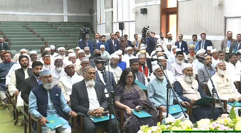 ১১ দলীয় জোট ও স্বতন্ত্র সংসদ সদস্যদের সঙ্গে শপথ নিলেন ইশরাক