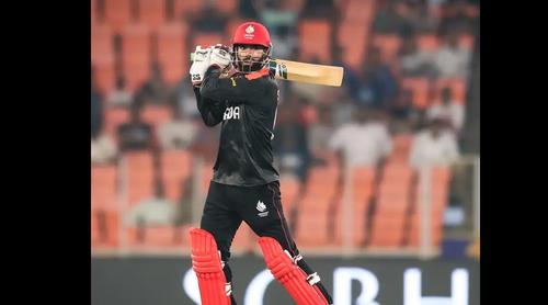 ঝড়ো ব্যাটিংয়ে সেঞ্চুরি করলেন কানাডার যুবরাজ