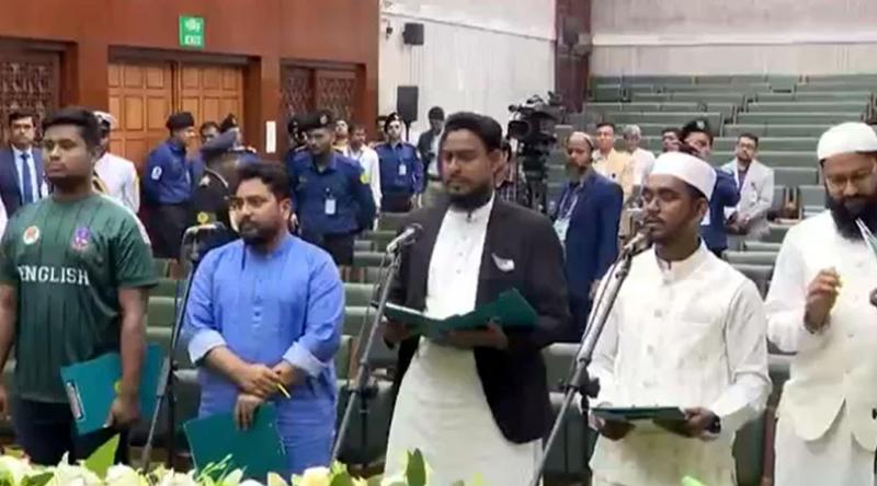 নিজেরা শপথ নিয়েই মন্ত্রিসভার শপথ বর্জন করলো এনসিপি