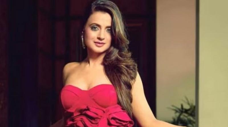 আমিশা প্যাটেলের বিরুদ্ধে গ্রেপ্তারি পরোয়ানা জারি