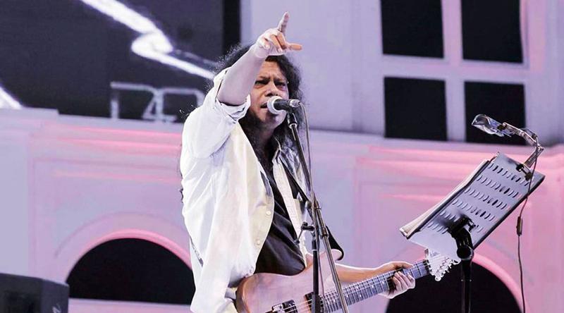 আজ রাতে সংসদের সামনে মঞ্চ মাতাবেন জেমস