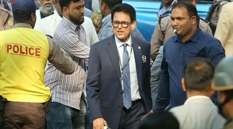 যানজটের কারণে হেঁটে শপথ অনুষ্ঠানে গেলেন মন্ত্রিসভায় ডাক পাওয়া সদস্যরা