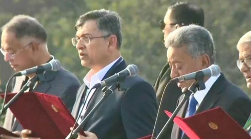 শপথ নিলেন সালাহউদ্দিন আহমদ, স্বাধীনতার পর প্রথম মন্ত্রী পেল কক্সবাজার