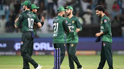 বাঁচা-মরার লড়াইয়ে আজ মাঠে নামছে পাকিস্তান