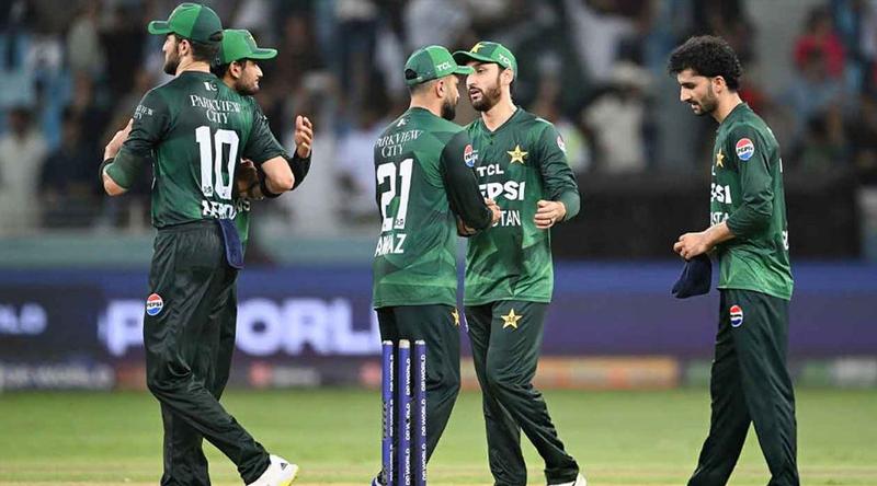 বাঁচা-মরার লড়াইয়ে আজ মাঠে নামছে পাকিস্তান