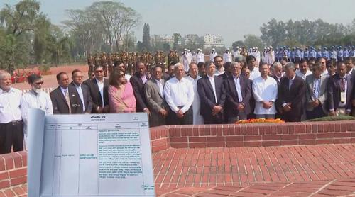 স্মৃতিসৌধের পরিদর্শন বইয়ে কি লিখলেন তারেক রহমান?