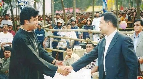 তারেক রহমানের সঙ্গে সেদিন কী কথা হয়েছিল মান্নার? মুখ খুললেন অভিনেতার স্ত্রী