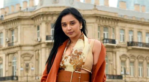 পোশাক বিতর্কে আবার আলোচনায় তানিয়া মিত্তল