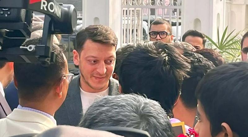 বিশ্বকাপজয়ী মেসুত ওজিল এখন বাংলাদেশে