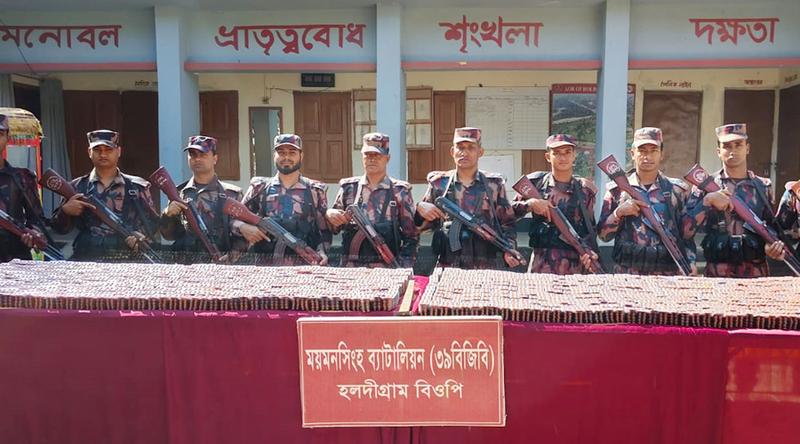 শেরপুরে সীমান্ত এলাকায় অভিযানে ৩ কোটি টাকার ভারতীয় চোরাই ওষুধ জব্দ বিজিবির
