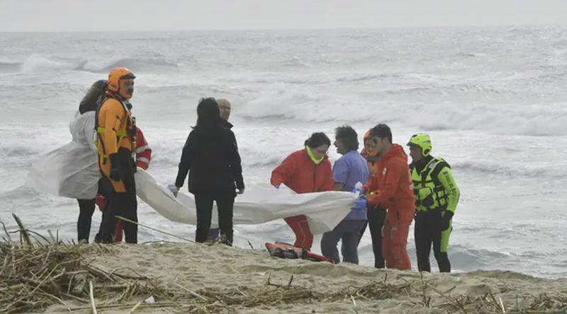 ইতালি উপকূলে ভেসে আসছে অন্তত ১৫ জনের মরদেহ