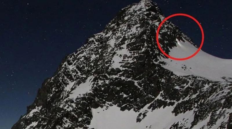 অস্ট্রিয়ার সর্বোচ্চ পাহাড়ে প্রেমিকাকে ফেলে আসার দায়ে কাঠগড়ায় পর্বতারোহী