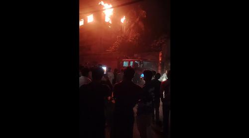 হাজারীবাগে ঝুটের গুদামে আগুন