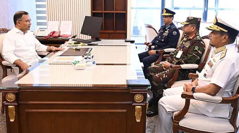 প্রধানমন্ত্রীর সঙ্গে তিন বাহিনী প্রধানের সৌজন্য সাক্ষাৎ