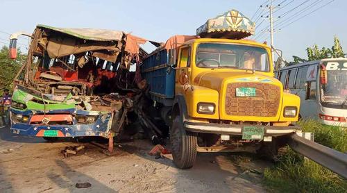 এক মাসে সড়কে  প্রাণ গেল ৪৮৭ জনের, মোটরসাইকেলে ৪০.২৪ শতাংশ প্রাণহানি