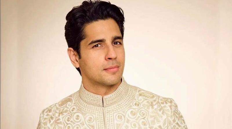 শোকের ছায়া বলিউড অভিনেতা সিদ্ধার্থর পরিবারে