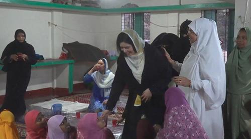 এতিম শিশুদের সঙ্গে ইফতার করলেন জাইমা ও জুবাইদা রহমান