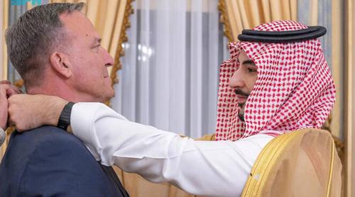 আল-আকসায় আগ্রাসনে মদদ দেওয়া মার্কিন কমান্ডারকে সৌদির সর্বোচ্চ সম্মাননা