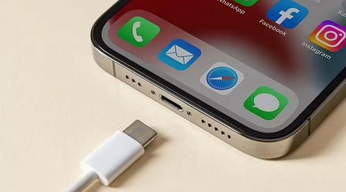 চার্জে দেওয়ার সময় ভুল করলেই নষ্ট হতে পারে আইফোন