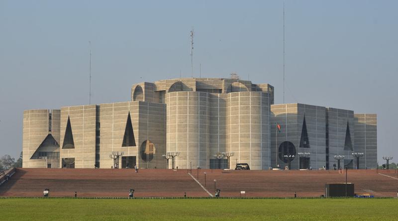 সংসদের প্রথম অধিবেশন কবে?