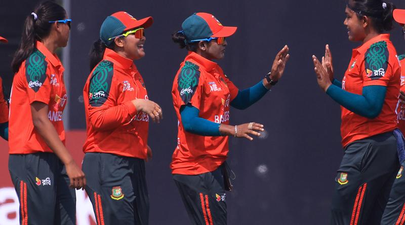 পাকিস্তানকে ৫৪ রানে উড়িয়ে ফাইনালে বাংলাদেশ