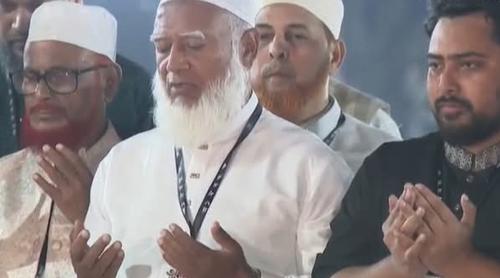 প্রথমবারের মত শহিদ মিনারে ফুল দিল জামায়াত, শহীদ বেদিতে দাঁড়িয়ে দোয়া