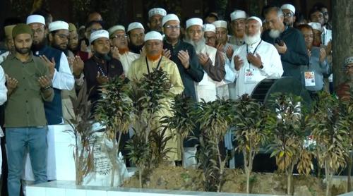 আজিমপুর কবরস্থানে ভাষা শহিদদের কবর জিয়ারত করে দোয়া জামায়াতের